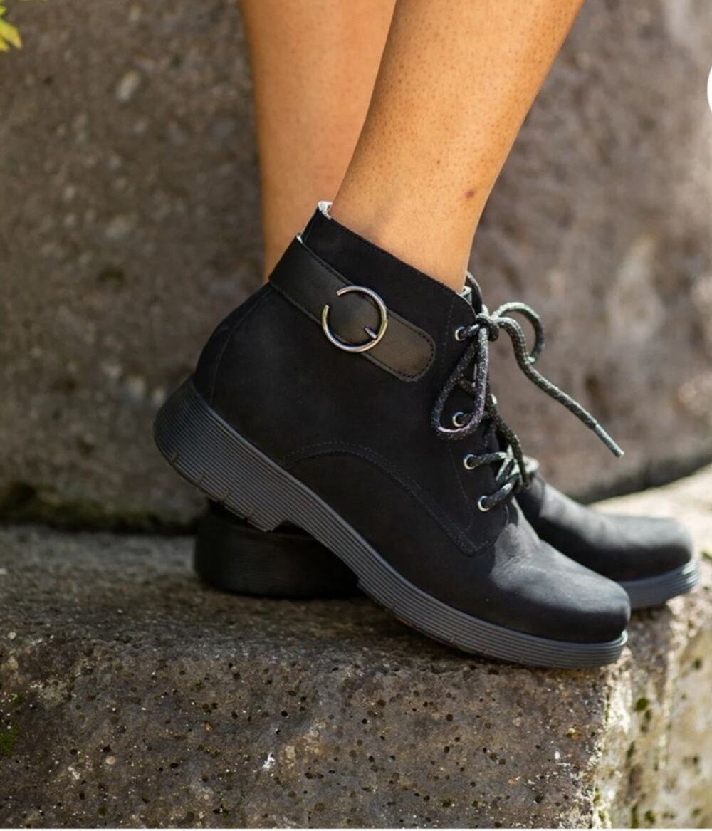 Munro Buckley Boots Size 7.5 Black Nubuck Leather Lace Up Zipper Buckle NWOT